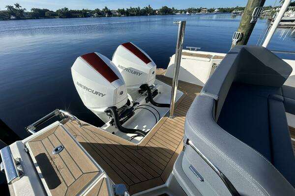 Nimbus T9 Yacht For Sale