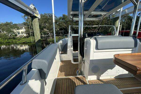 Nimbus T9 Yacht For Sale