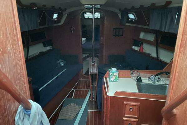 Photo of the 1986 Pearson 33 "BONDVILLE HOLIDAY"