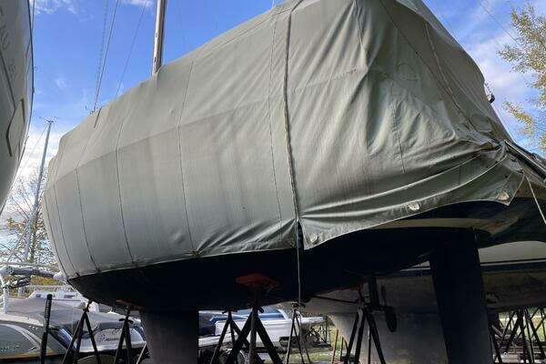 Photo of the 1986 Pearson 33 "BONDVILLE HOLIDAY"
