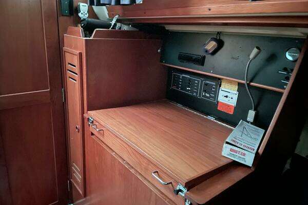 Photo of the 1986 Pearson 33 "BONDVILLE HOLIDAY"