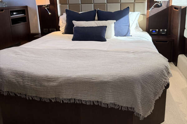 Galeon 500 FLY Yacht For Sale