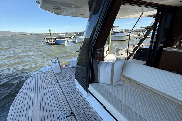 Galeon 500 FLY Yacht For Sale