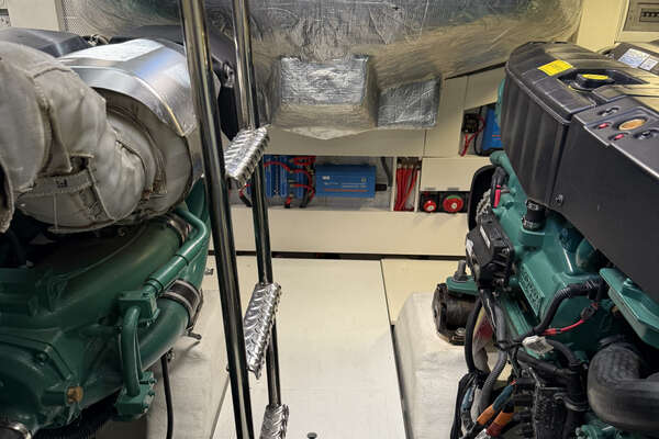 Galeon 500 FLY Yacht For Sale