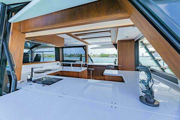 Galeon 640 FLY Yacht For Sale