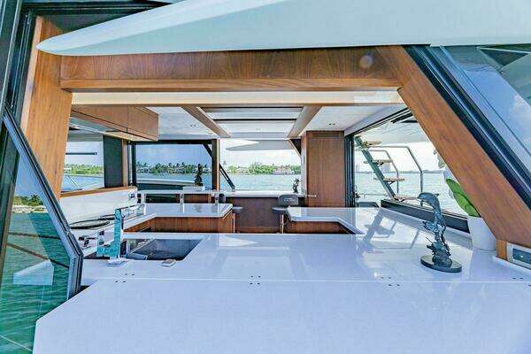 Galeon 640 FLY Yacht For Sale