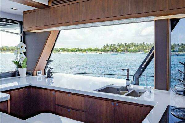 Galeon 640 FLY Yacht For Sale