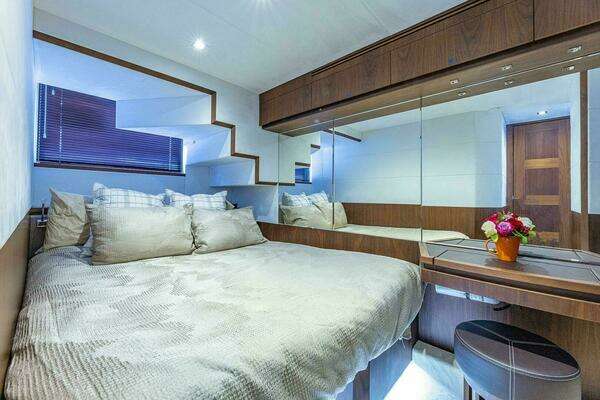 Galeon 640 FLY Yacht For Sale