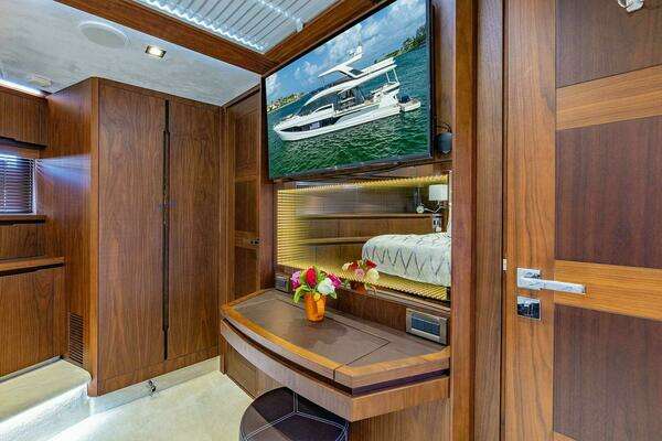 Galeon 640 FLY Yacht For Sale