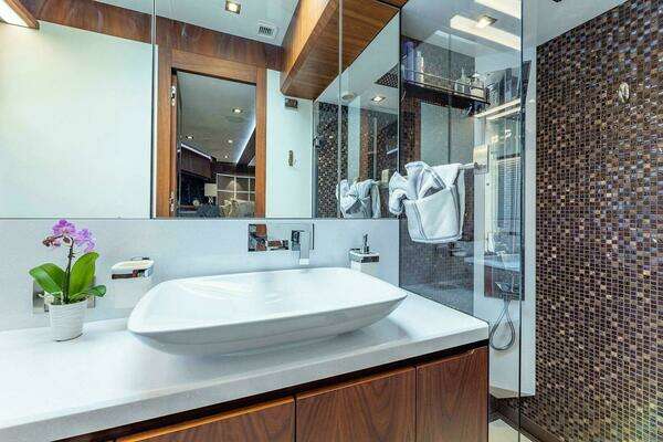 Galeon 640 FLY Yacht For Sale