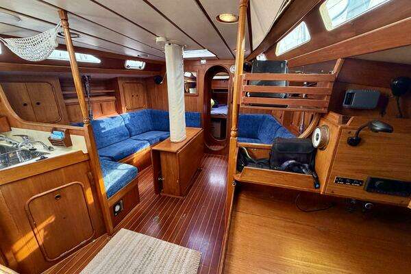 Photo of the 1991 Oyster Lightwave 48 "Pacific Pearl"
