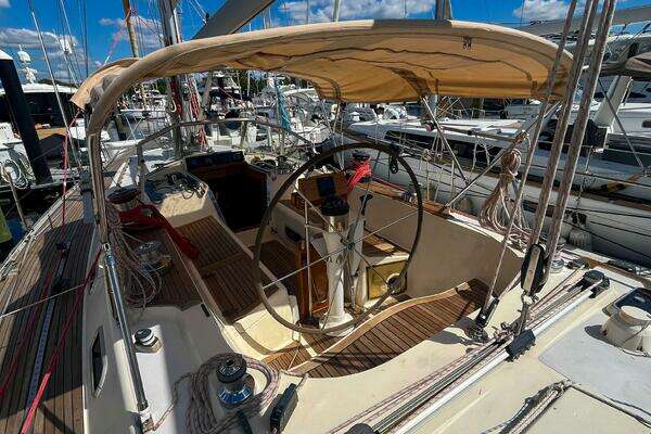 Oyster Lightwave 48 Yacht For Sale