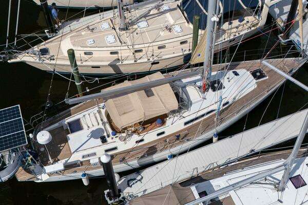 Oyster Lightwave 48 Yacht For Sale