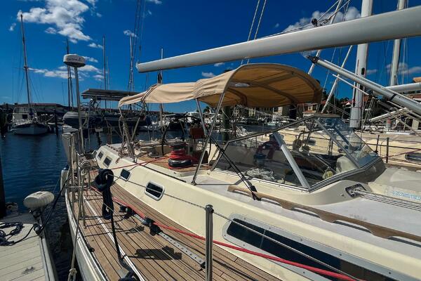 Pacific Pearl 48ft Oyster Yacht For Sale