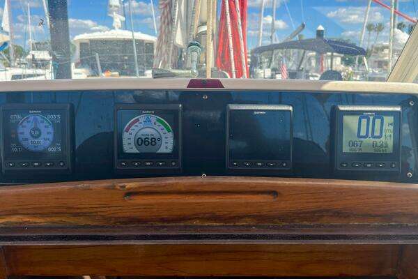 Oyster Lightwave 48 Yacht For Sale