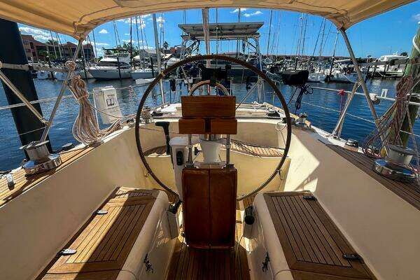 Oyster Lightwave 48 Yacht For Sale