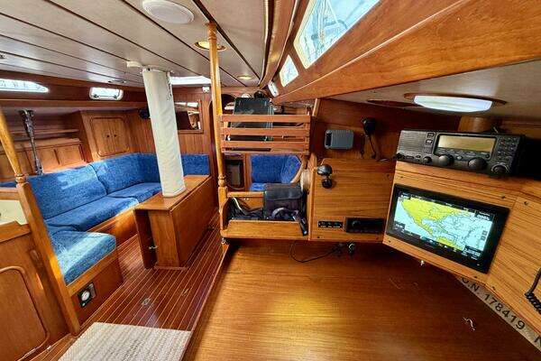Oyster Lightwave 48 Yacht For Sale