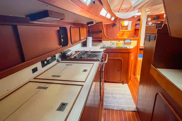 Pacific Pearl 48ft Oyster Yacht For Sale