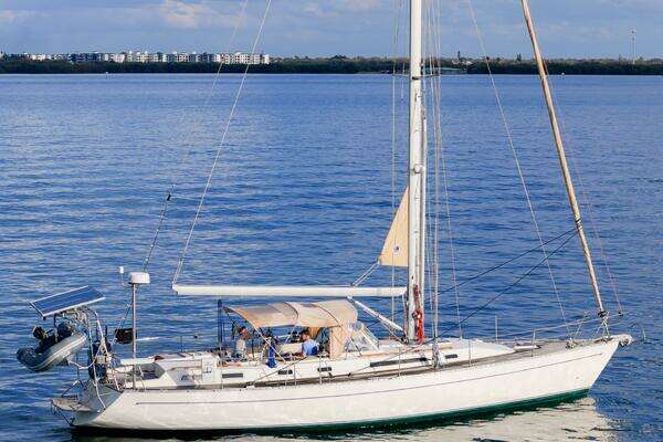 Oyster Lightwave 48 Yacht For Sale