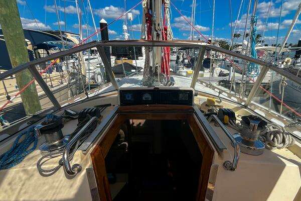 Oyster Lightwave 48 Yacht For Sale