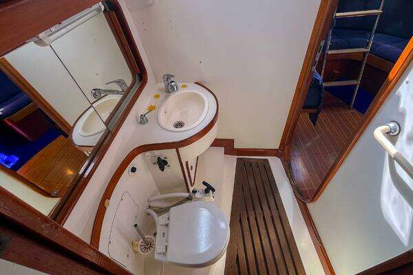 Oyster Lightwave 48 Yacht For Sale