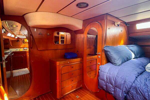 Oyster Lightwave 48 Yacht For Sale