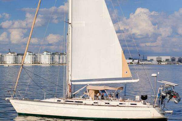 Oyster Lightwave 48 Yacht For Sale