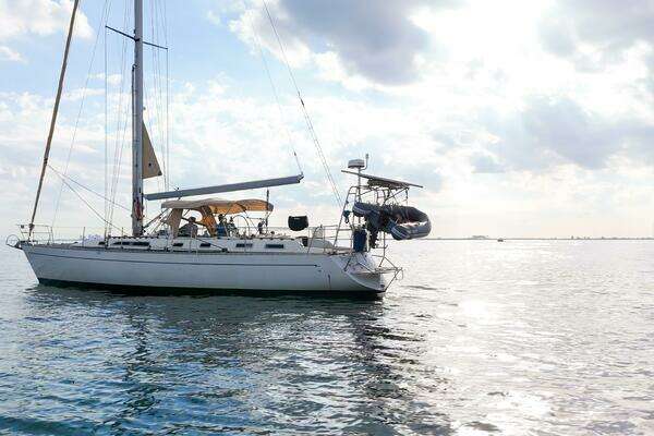 Oyster Lightwave 48 Yacht For Sale