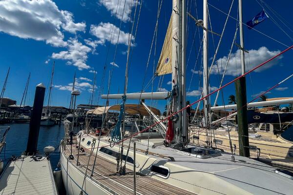 Pacific Pearl 48ft Oyster Yacht For Sale