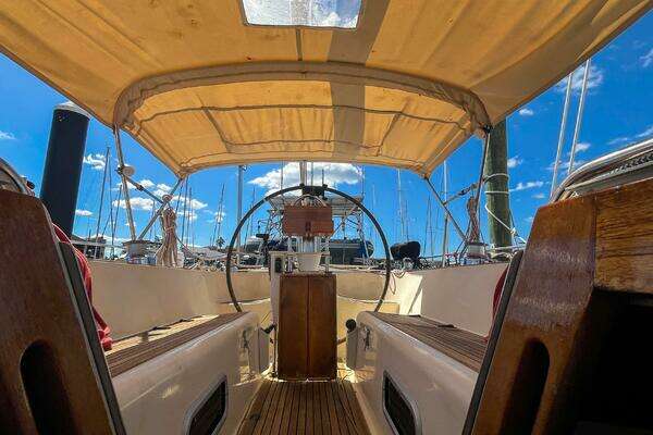Oyster Lightwave 48 Yacht For Sale