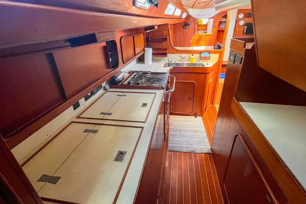 Pacific Pearl 48ft Oyster Yacht For Sale