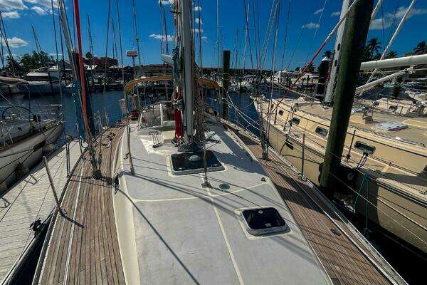 Oyster Lightwave 48 Yacht For Sale