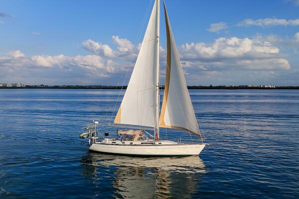 Pacific Pearl 48ft Oyster Yacht For Sale