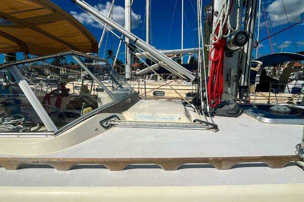 Oyster Lightwave 48 Yacht For Sale