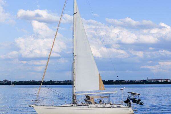 Oyster Lightwave 48 Yacht For Sale