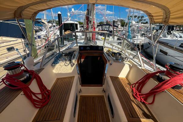Pacific Pearl 48ft Oyster Yacht For Sale