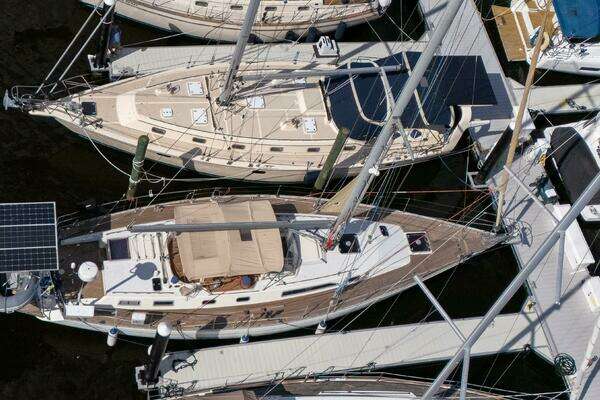 Oyster Lightwave 48 Yacht For Sale
