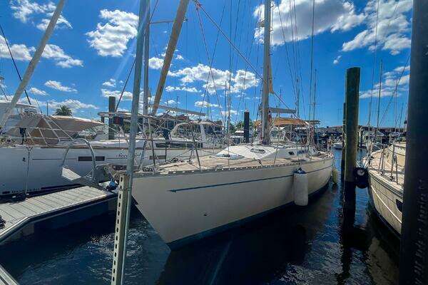Oyster Lightwave 48 Yacht For Sale