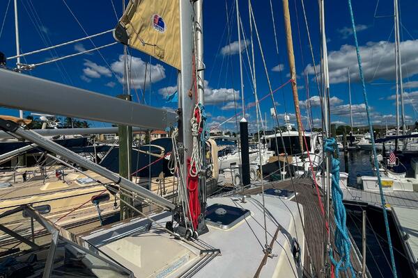 Pacific Pearl 48ft Oyster Yacht For Sale