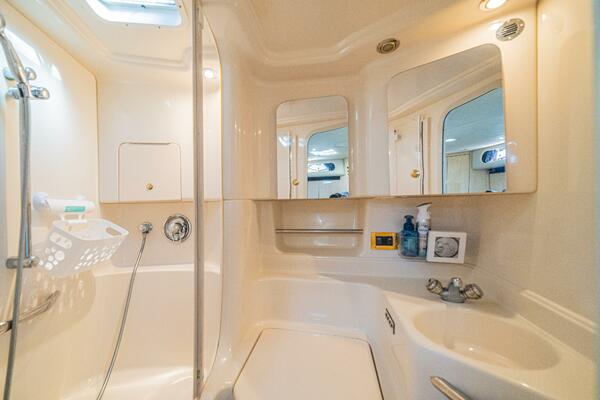 Within Tolerance 38ft Sea Ray Yacht For Sale