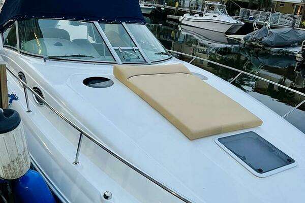 Photo of the 2004 Sea Ray 320 Sundancer