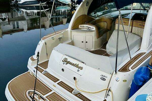 Photo of the 2004 Sea Ray 320 Sundancer