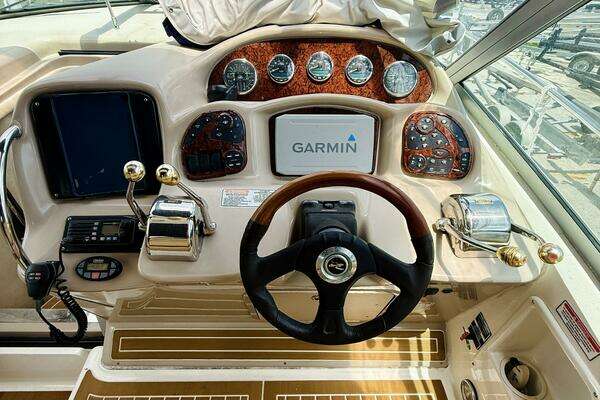 Photo of the 2004 Sea Ray 320 Sundancer