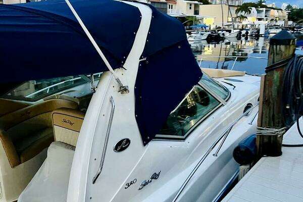 Photo of the 2004 Sea Ray 320 Sundancer