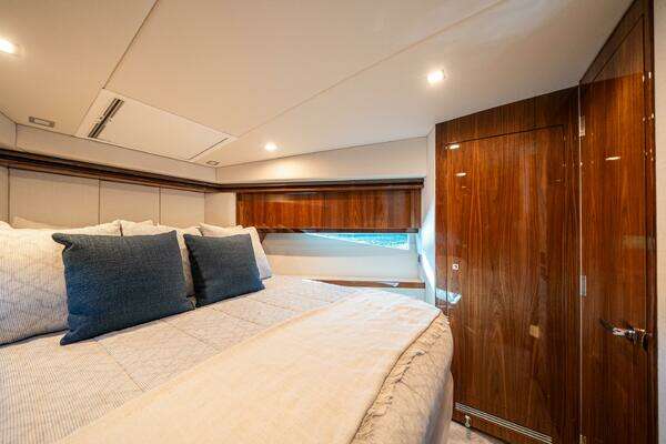 Riviera 5400 Sport Yacht Yacht For Sale