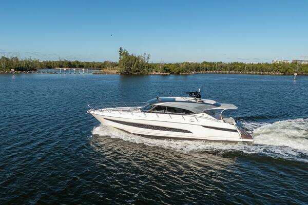 Riviera 5400 Sport Yacht Yacht For Sale