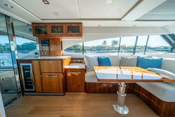 Riviera 5400 Sport Yacht Yacht For Sale