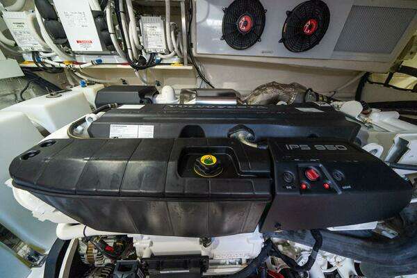 Riviera 5400 Sport Yacht Yacht For Sale