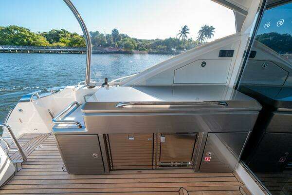 Riviera 5400 Sport Yacht Yacht For Sale