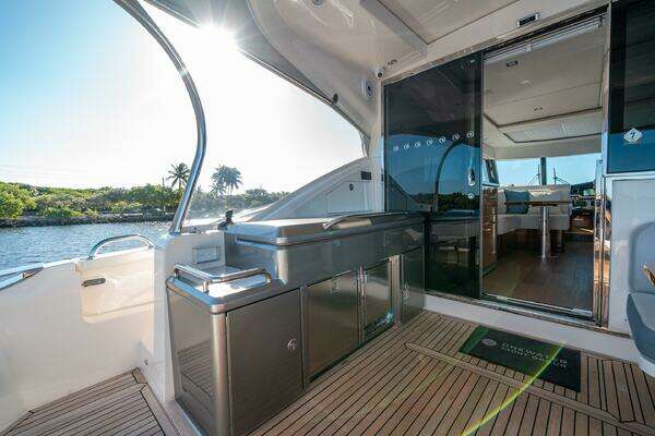 Riviera 5400 Sport Yacht Yacht For Sale